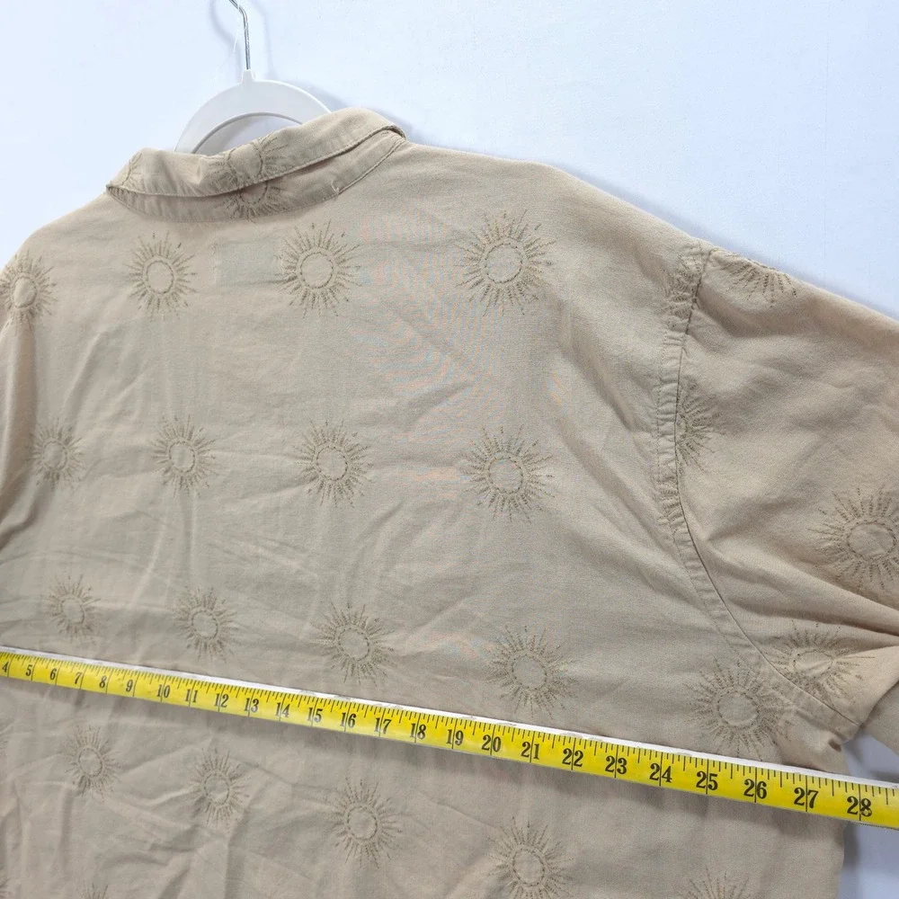 Old Navy embrace sun